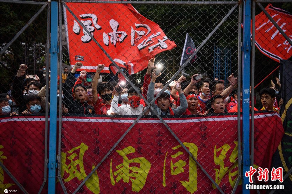 在电影《天气预爆》中，常远饰演的雨神人前是娱乐圈风光的秀发小王子，人后却是个秃头，要偷偷对着镜子抹生发水